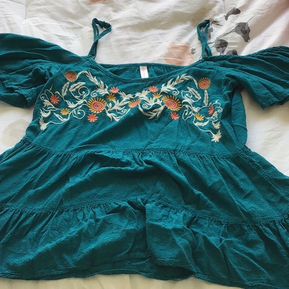 Turquoise blouse with floral trimming - Picture 1 of 1
